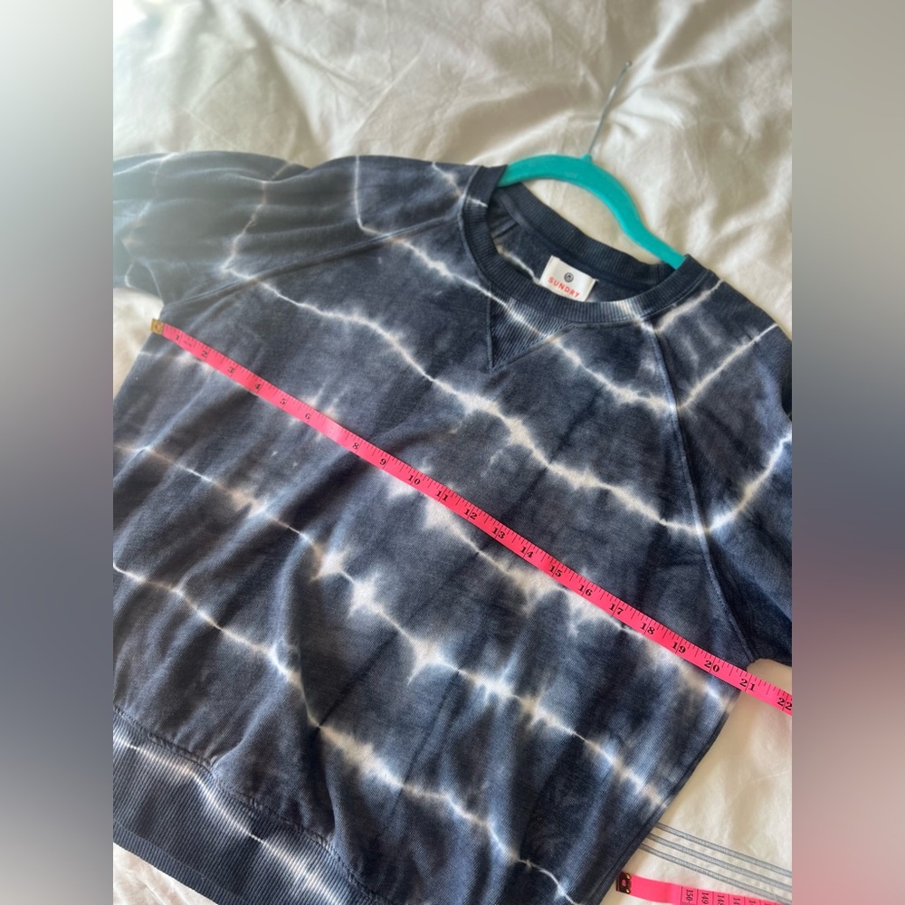 Sundry Tie Dye Puff Sleeve Raglan Sweatshirt in Navy/White Size S (4-6) - Picture 8 of 15